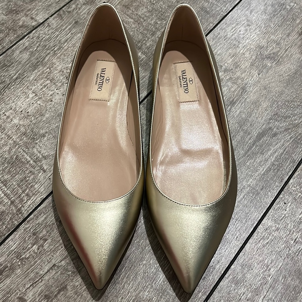 Brand new Valentino gold flats 7